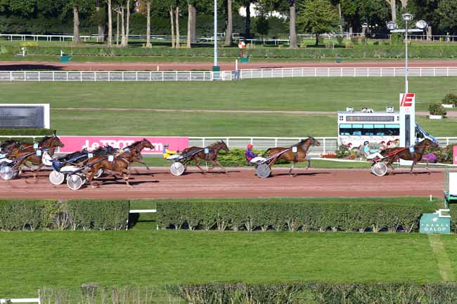 Photo d'arrivée de la course pmu PRIX DE MOISSAC (GR A) à ENGHIEN le Lundi 3 octobre 2016