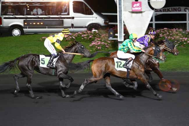 Photo d'arrivée de la course pmu PRIX LILIUS à PARIS-VINCENNES le Mardi 4 octobre 2016