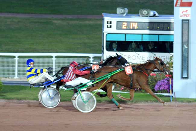 Photo d'arrivée de la course pmu PRIX DE PONT SAINT-MARTIN à ENGHIEN le Jeudi 13 octobre 2016