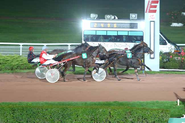 Photo d'arrivée de la course pmu PRIX DU BAS-RHIN à ENGHIEN le Mercredi 26 octobre 2016