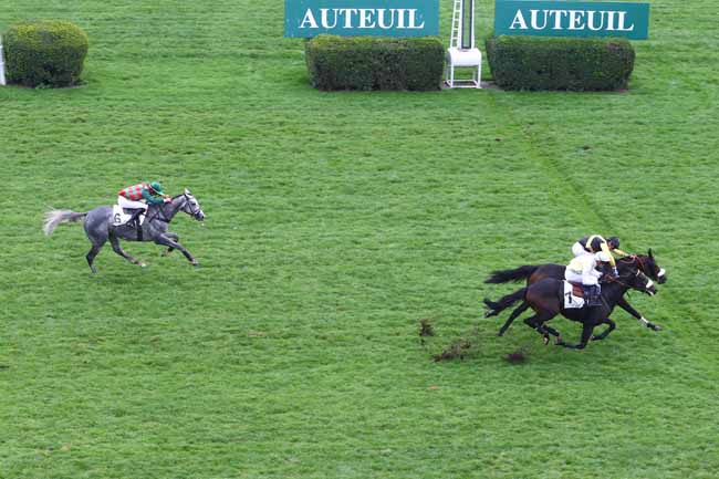 Photo d'arrivée de la course pmu PRIX LYONNAIS à AUTEUIL le Vendredi 28 octobre 2016