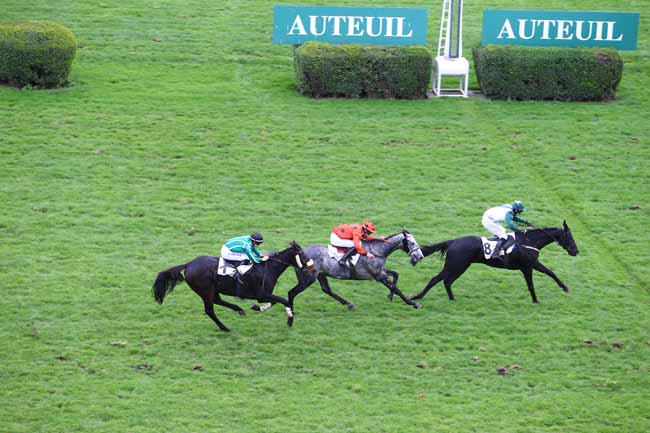 Photo d'arrivée de la course pmu PRIX MONCOURT à AUTEUIL le Vendredi 28 octobre 2016