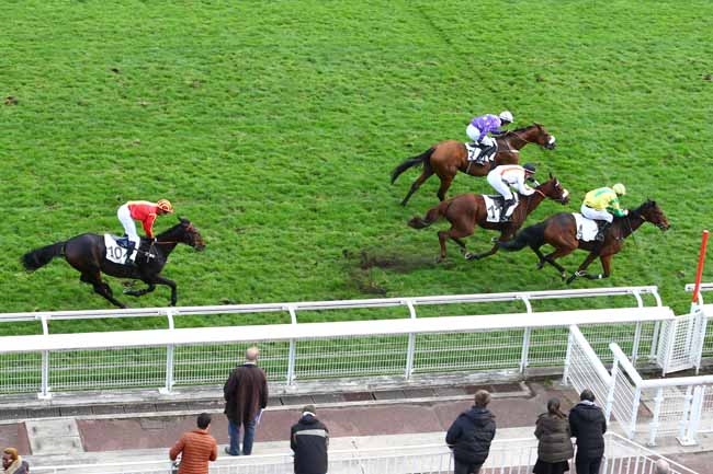 Photo d'arrivée de la course pmu PRIX HUNORISK à AUTEUIL le Vendredi 28 octobre 2016