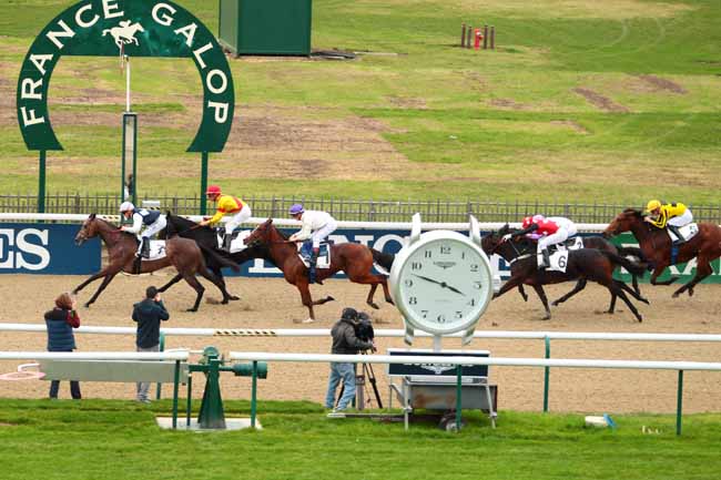 Photo d'arrivée de la course pmu PRIX DE LA MONTIGNETTE à CHANTILLY le Samedi 29 octobre 2016