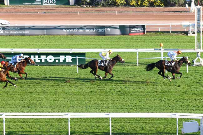 Photo d'arrivée de la course pmu PRIX INDIA SONG à CAGNES-SUR-MER le Lundi 31 octobre 2016