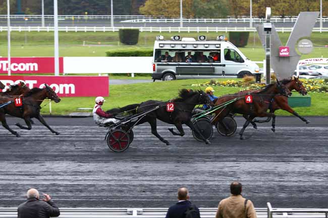 Photo d'arrivée de la course pmu PRIX REINE DU CORTA à PARIS-VINCENNES le Lundi 7 novembre 2016