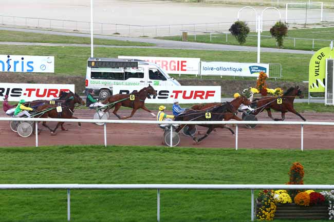 Photo d'arrivée de la course pmu GRAND NATIONAL DU TROT PARIS-TURF à NANTES le Mercredi 9 novembre 2016