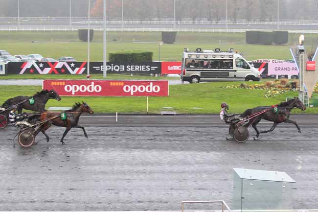 Photo d'arrivée de la course pmu PRIX ANNICK DREUX à PARIS-VINCENNES le Dimanche 20 novembre 2016