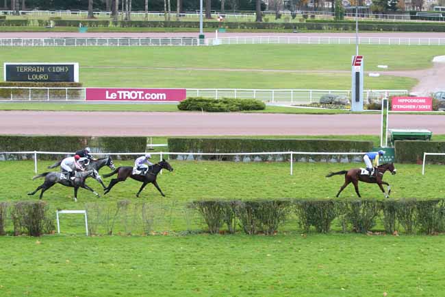 Photo d'arrivée de la course pmu PRIX VERTIGE à ENGHIEN le Lundi 21 novembre 2016