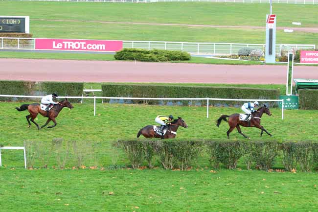 Photo d'arrivée de la course pmu PRIX LEOPOLD D'ORSETTI - GRANDE COURSE DE HAIES D'ENGHIEN à ENGHIEN le Lundi 21 novembre 2016