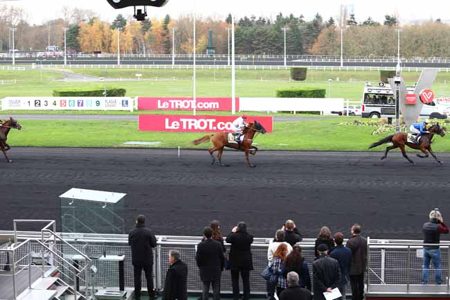Photo d'arrivée de la course pmu PRIX DE MEYSSAC à PARIS-VINCENNES le Jeudi 24 novembre 2016