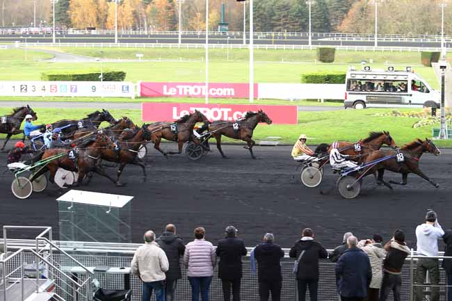 Photo d'arrivée de la course pmu PRIX DE SILLE-LE-GUILLAUME à PARIS-VINCENNES le Jeudi 24 novembre 2016