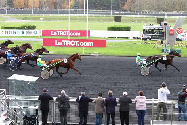 Photo d'arrivée de la course pmu PRIX DE JULLOUVILLE à PARIS-VINCENNES le Jeudi 24 novembre 2016