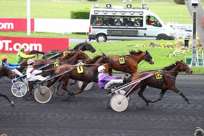 Photo d'arrivée de la course pmu PRIX DE CARENTAN (GR A) à PARIS-VINCENNES le Jeudi 24 novembre 2016