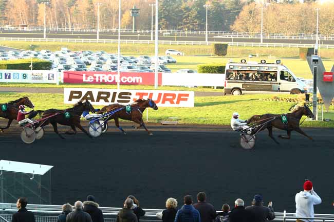 Photo d'arrivée de la course pmu PRIX DE L'EURE à PARIS-VINCENNES le Dimanche 4 décembre 2016