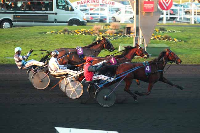 Photo d'arrivée de la course pmu LETROT OPEN DES REGIONS - 4 ANS à PARIS-VINCENNES le Dimanche 4 décembre 2016