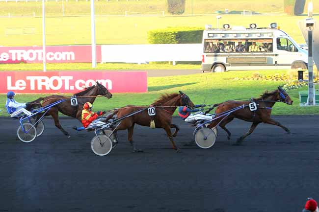 Photo d'arrivée de la course pmu PRIX DE MAINTENON à PARIS-VINCENNES le Lundi 5 décembre 2016