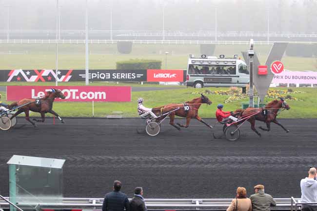 Photo d'arrivée de la course pmu PRIX DES JACINTHES à PARIS-VINCENNES le Samedi 10 décembre 2016