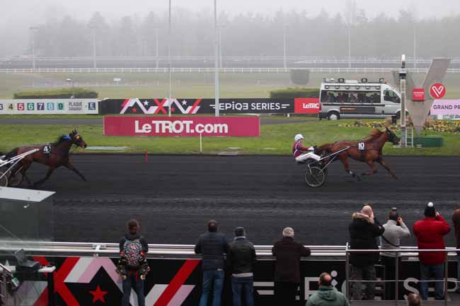 Photo d'arrivée de la course pmu PRIX D'HAUTEFORT à PARIS-VINCENNES le Samedi 10 décembre 2016