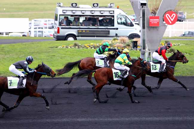 Photo d'arrivée de la course pmu PRIX DE LA REOLE à PARIS-VINCENNES le Lundi 12 décembre 2016