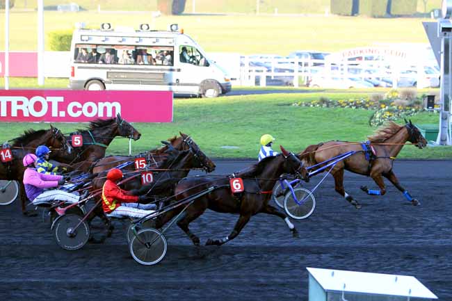 Photo d'arrivée de la course pmu PRIX DE LA DROME à PARIS-VINCENNES le Jeudi 15 décembre 2016