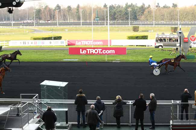 Photo d'arrivée de la course pmu PRIX DES HORTENSIAS à PARIS-VINCENNES le Vendredi 16 décembre 2016
