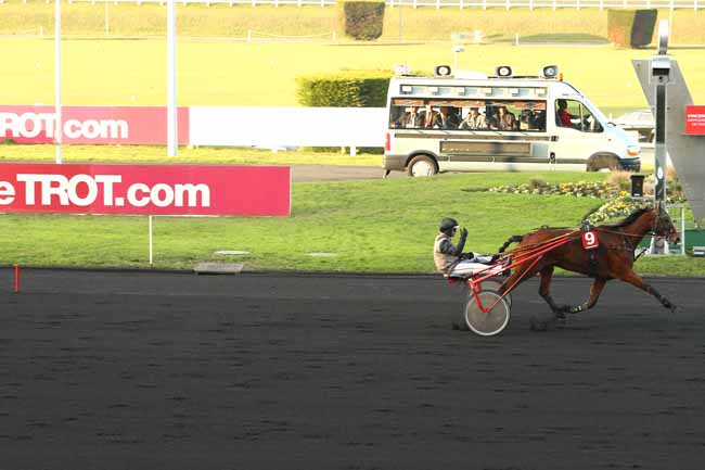 Photo d'arrivée de la course pmu PRIX DE BALLEROY à PARIS-VINCENNES le Vendredi 16 décembre 2016