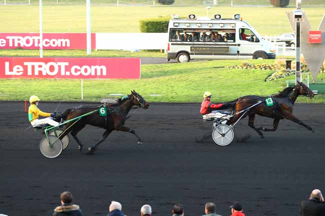 Photo d'arrivée de la course pmu PRIX DE LUSSAC (GR A) à PARIS-VINCENNES le Vendredi 16 décembre 2016
