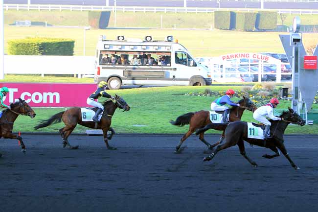 Photo d'arrivée de la course pmu PRIX DE LANGEAC à PARIS-VINCENNES le Samedi 17 décembre 2016