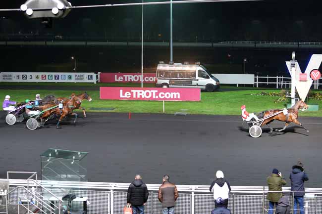 Photo d'arrivée de la course pmu PRIX DE MANCIET à PARIS-VINCENNES le Dimanche 18 décembre 2016