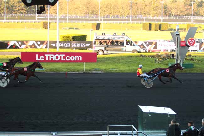 Photo d'arrivée de la course pmu PRIX DE MARENNES-OLERON à PARIS-VINCENNES le Mardi 27 décembre 2016