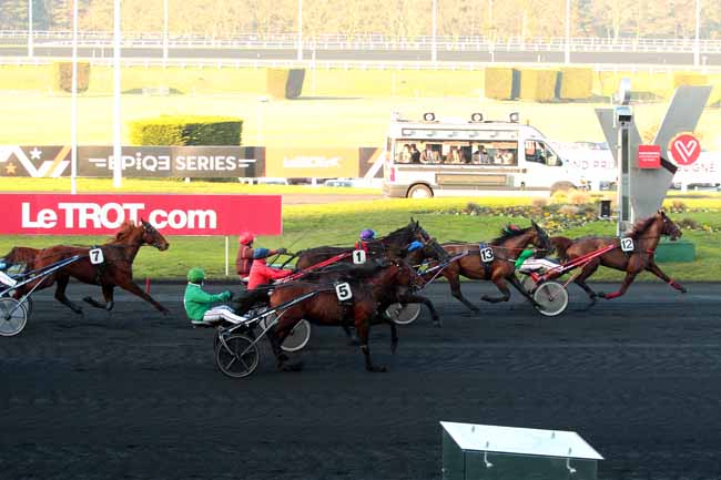 Photo d'arrivée de la course pmu PRIX DE COMPIEGNE à PARIS-VINCENNES le Jeudi 29 décembre 2016