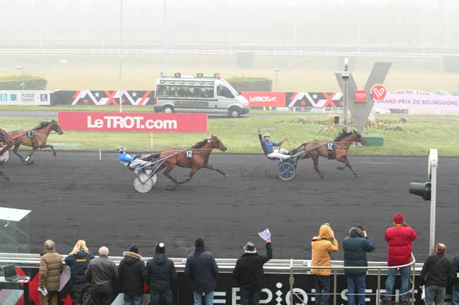 Photo d'arrivée de la course pmu PRIX DE SAINTE-MARIE-DU-MONT à PARIS-VINCENNES le Vendredi 30 décembre 2016