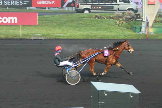 Photo d'arrivée de la course pmu PRIX D'ERBRAY (GR A) à PARIS-VINCENNES le Vendredi 30 décembre 2016