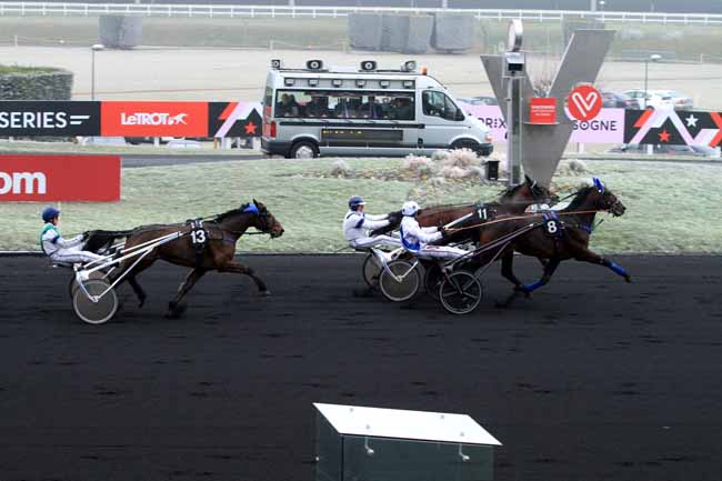 Photo d'arrivée de la course pmu PRIX DU TOUQUET à PARIS-VINCENNES le Samedi 31 décembre 2016