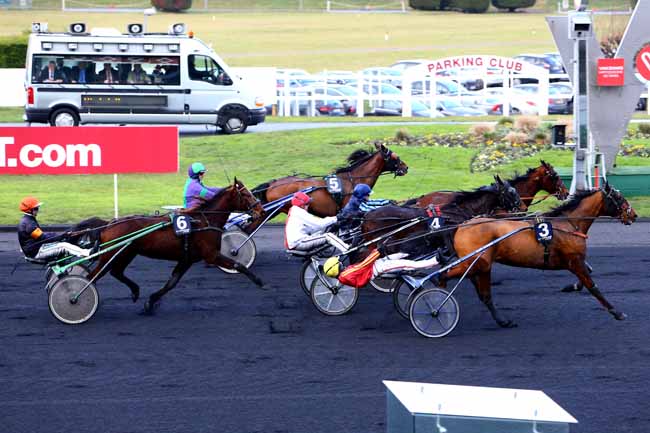 Photo d'arrivée de la course pmu PRIX DU LIMOUSIN à PARIS-VINCENNES le Mardi 10 janvier 2017