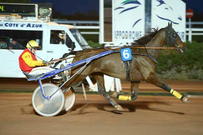 Photo d'arrivée de la course pmu PRIX KAIZER SOZE à CAGNES-SUR-MER le Jeudi 12 janvier 2017