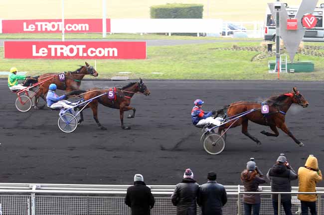 Photo d'arrivée de la course pmu PRIX DE CAVAILLON à PARIS-VINCENNES le Lundi 23 janvier 2017