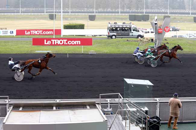 Photo d'arrivée de la course pmu PRIX DE JALLAIS à PARIS-VINCENNES le Mardi 24 janvier 2017
