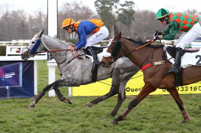 Photo d'arrivée de la course pmu PRIX SAINT-CASTIN à PAU le Vendredi 27 janvier 2017