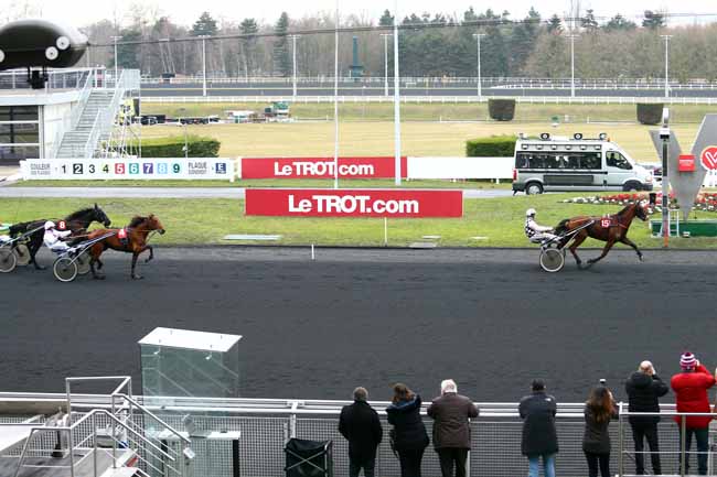 Photo d'arrivée de la course pmu PRIX D'ISSOIRE (GR A) à PARIS-VINCENNES le Lundi 30 janvier 2017