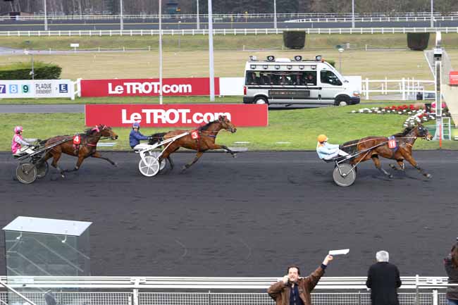 Photo d'arrivée de la course pmu PRIX DE FEUCHEROLLES à PARIS-VINCENNES le Jeudi 2 février 2017