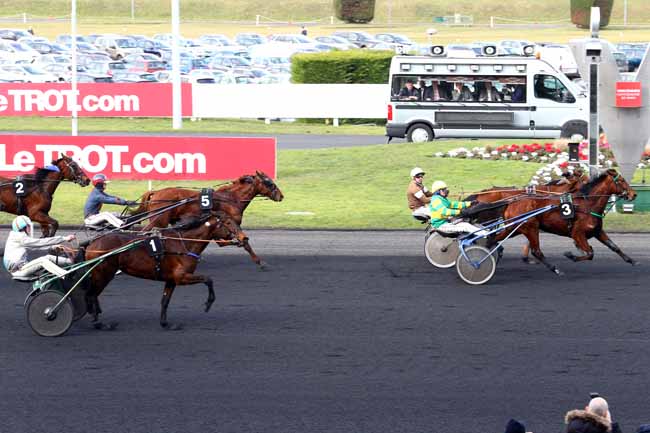 Photo d'arrivée de la course pmu PRIX DE COLMAR à PARIS-VINCENNES le Dimanche 5 février 2017