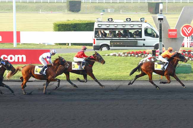 Photo d'arrivée de la course pmu PRIX JACQUES ORLIAGUET - PRIX DE BOURGES à PARIS-VINCENNES le Jeudi 9 février 2017