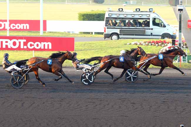 Photo d'arrivée de la course pmu PRIX JEAN LE GONIDEC à PARIS-VINCENNES le Jeudi 9 février 2017