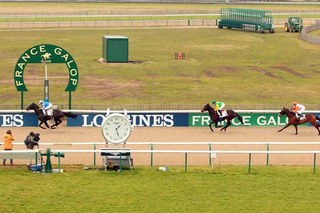 Photo d'arrivée de la course pmu PRIX DE LA ROUTE D'AUMONT à CHANTILLY le Mardi 14 février 2017