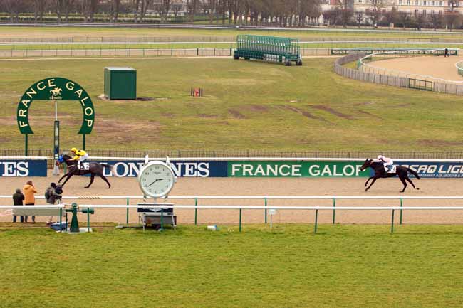 Photo d'arrivée de la course pmu PRIX DU LAY DU PRIEURE à CHANTILLY le Mardi 14 février 2017