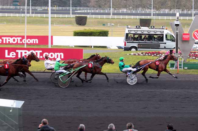 Photo d'arrivée de la course pmu PRIX DE GRAIGNES à PARIS-VINCENNES le Lundi 20 février 2017