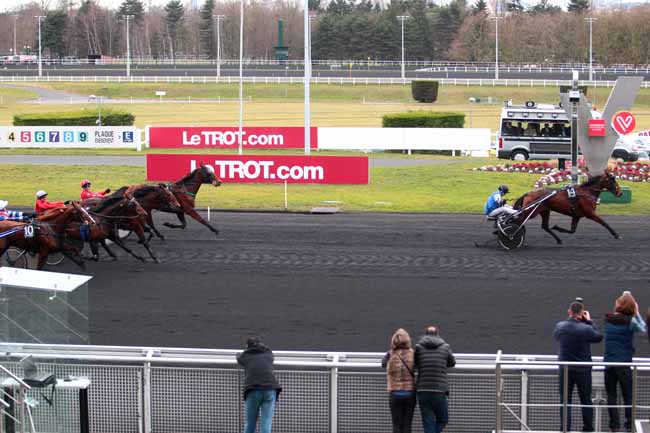 Photo d'arrivée de la course pmu PRIX DU CHESNAY à PARIS-VINCENNES le Mardi 21 février 2017