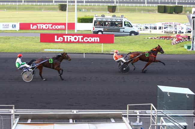Photo d'arrivée de la course pmu PRIX DE PONT-L'EVEQUE à PARIS-VINCENNES le Jeudi 23 février 2017